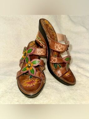 Via Veneto Tooled Painted Floral Leather Wedge Sandals Boho Size 6